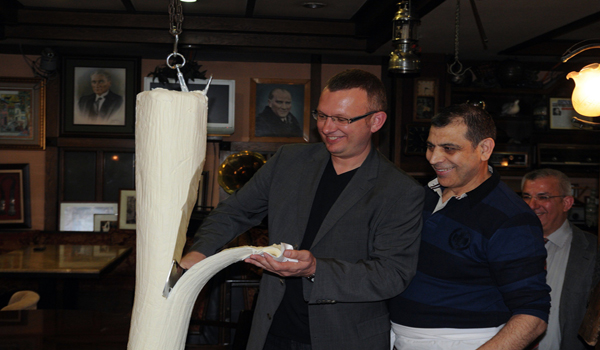 PATRIOT KRİZİ MARAŞ DONDURMASIYLA TATLIYA BAĞLANDI