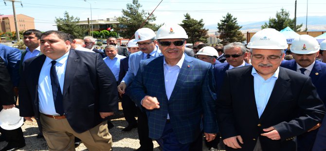 Başbakan Yardımcısı Kaynak inşaat alanını inceledi