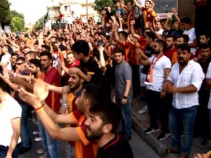 G.Saray taraftarından Florya baskını