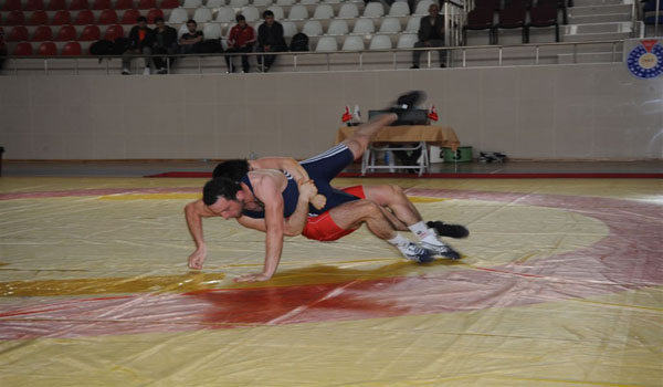 ÜNİVERSİTELER TÜRKİYE GÜREŞ ŞAMPİYONASI SONA ERDİ