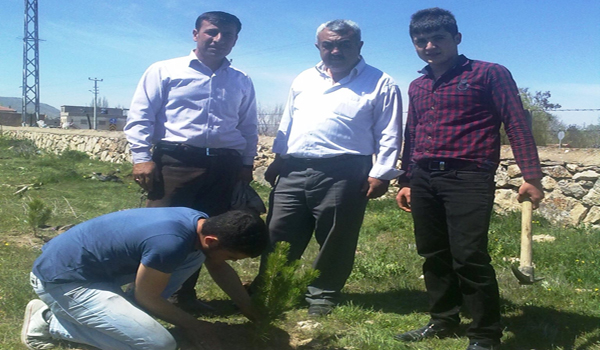 ELBİSTAN'IN ÇİÇEK KÖYÜNDE BAHAR TEMİZLİĞİ