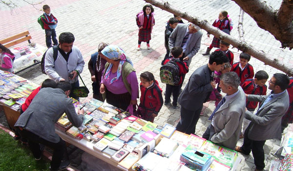 ATATÜRK İLKOKULUNDA KİTAP FUARI