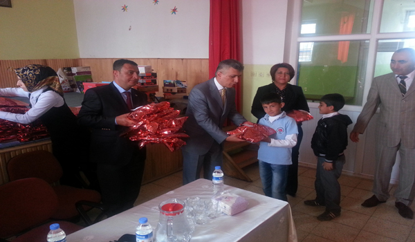 ÇOĞULHAN ORTAOKULU, 300 ÖĞRENCİYİ SEVİNDİRDİ