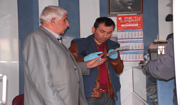 KUYUMCUYU OYALAYIP KASAYI BOŞALTTILAR