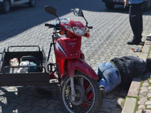 Sepetli motosiklet devrildi: 4 yaralı