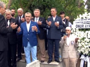 Süleyman Seba kabri başında anıldı