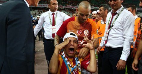 Gecenin hareketi Wesley Sneijder'den