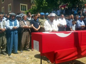 Teröristlerin öldürdüğü AK Partili başkan defnedildi