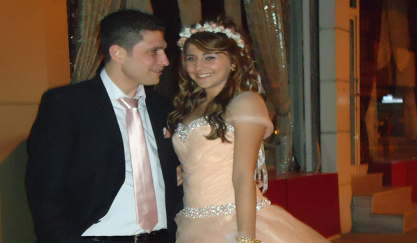 NİŞANI ERKEN BİTİRİP MAÇA KOŞTULAR