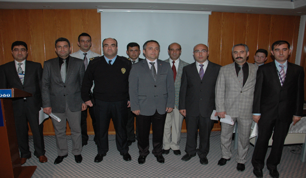 ELBİSTAN'DA EMNİYET PERSONELİNE BAŞARI BELGESİ