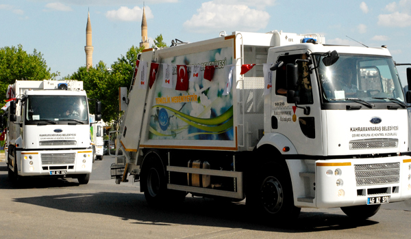 ÇÖP KAMYONLARINDAN ŞEHİR TURU