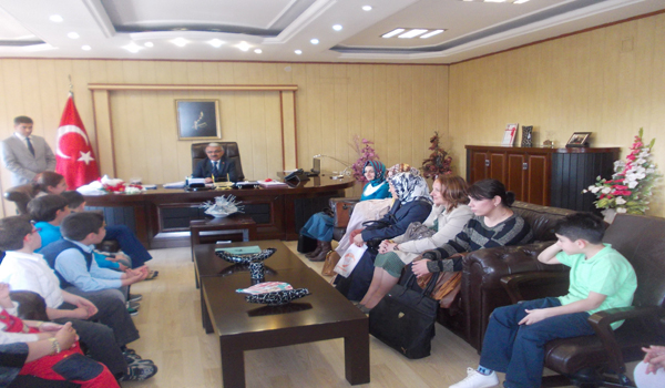 DAHİ ÇOCUKLAR MİLLİ EĞİTİM MÜDÜRÜNÜ ZİYARET ETTİ