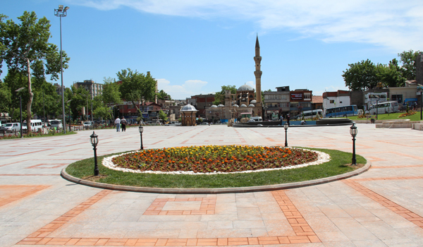 KENT MEYDANI TAMAMLANMAK ÜZERE