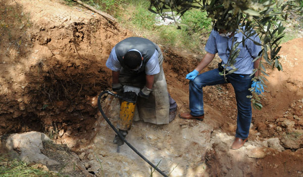ÖLDÜRDÜLER, KAYANIN ALTINA GÖMDÜLER