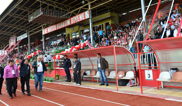 TARAFTARDAN BAŞKAN POYRAZ SEVGİSİ