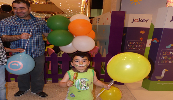 ÇOCUKLAR PİAZZA'DA ÇOK MUTLU