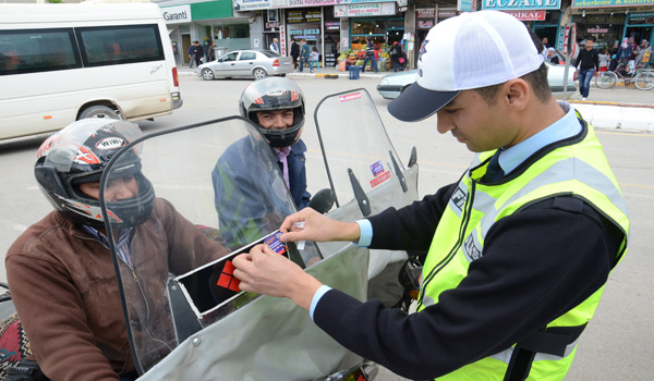EMNİYET MÜDÜRLÜĞÜNDEN KASK UYARISI