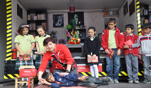 DEPREMİ SİMÜLATÖRLE YAŞADILAR