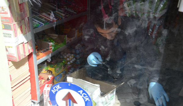 İŞYERİNDEN 20 BİN TL DEĞERİNDE SİGARA ÇALDILAR