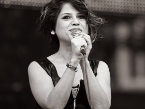 AYDİLGE KAHRAMANMARAŞ PİAZZA’DA HAYRANLARIYLA BULUŞUYOR