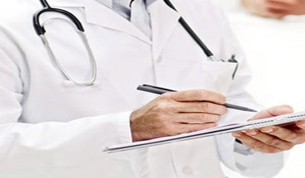 HASTA YAKINLARINDAN DOKTORA SALDIRI