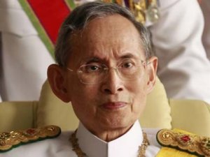 Tayland kralı Bhumibol öldü