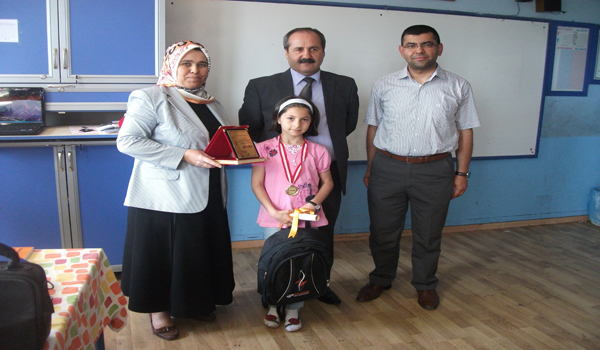 Pİ ANALİTİK DERSHANELERİNDEN 2.3.4.5. SINIFLARDA BAŞARILI OLAN ÖĞRENCİ VE ÖĞRETMENLERE ÖDÜL