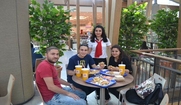 PİAZZA'NIN ŞANSLI MASASI