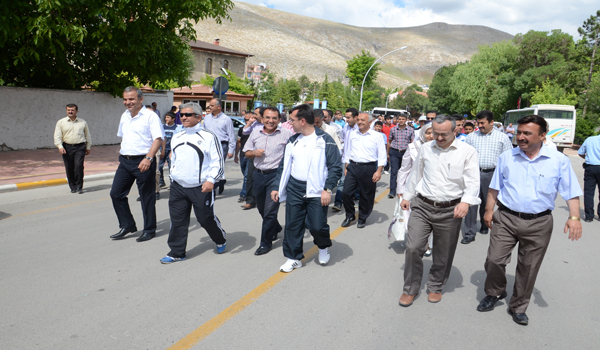 ELBİSTANLILAR ÇEVRE İÇİN YÜRÜDÜ