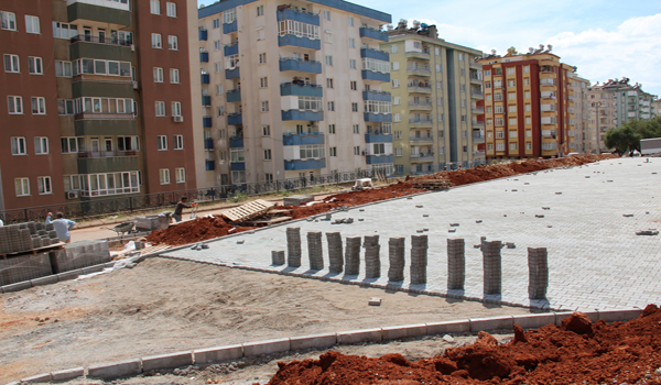 PARKLARDA ÇALIŞMALAR DEVAM EDİYOR