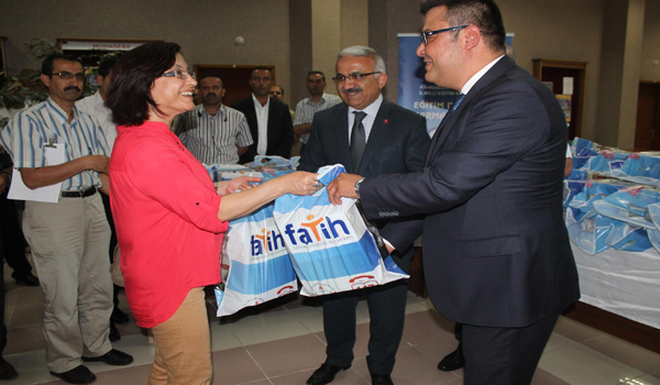 RÖNESANS'IN BAĞIŞLADIĞI 20 BİN KİTAP SAHİPLERİNİ BULDU