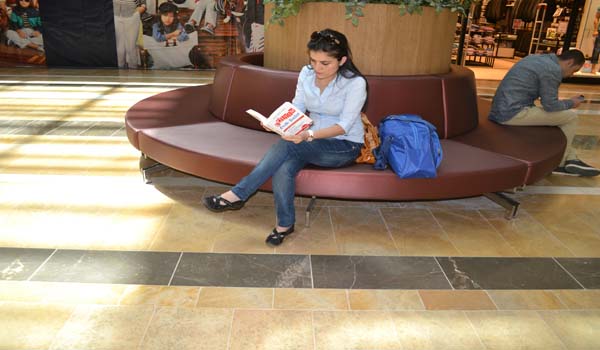 PİAZZA OKUYAN TOPLUMUN YANINDA