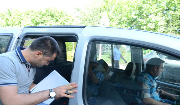 YAŞLI KADININ YÜZÜĞÜNÜ GASP EDEN ŞAHIS TUTUKLANDI