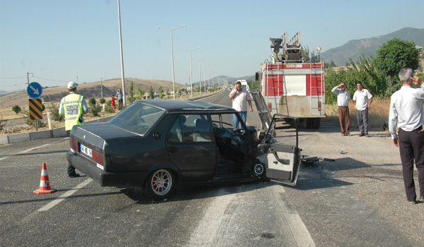 HASTANEYE YOLUNDA KAZA: 2 YARALI