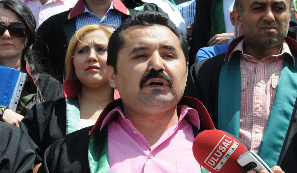 İSTANBUL ADLİYESİ'NDE AVUKATLARIN GÖZALTINA ALINMASI