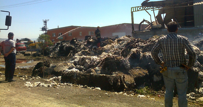 PAMUK DEPOSUNDAKİ YANGIN SÖNDÜRÜLDÜ