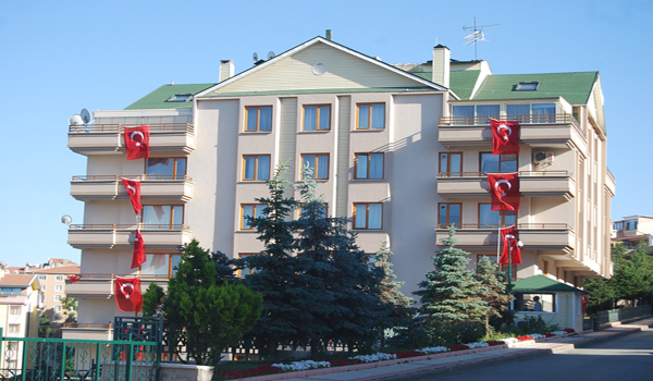 BAŞBAKAN ERDOĞAN EVİNİ TÜRK BAYRAKLARIYLA DONATTI