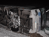 Buzlu yolda trafik kazası: 33 yaralı