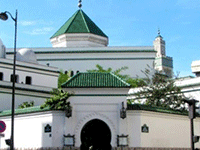 Camiler Irkçıların Hedefinde