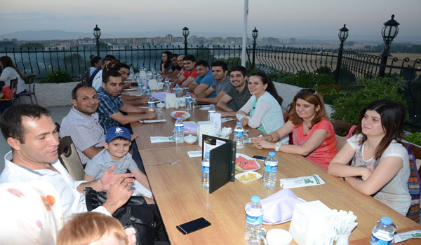 EĞİTİM-BİR-SEN ÜNİVERSİTE ŞUBESİNDEN İFTAR