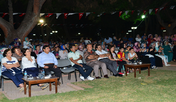 MUSTAFA CİHAD EZGİLERİYLE BÜYÜLEDİ