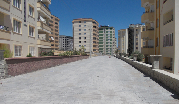 HÜRRİYET MAHALLESİ SOKAKLARINA PARKE