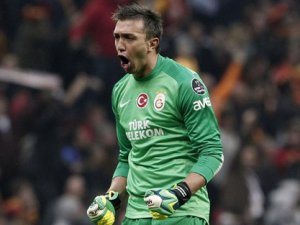 Galatasaray'a Muslera'dan kötü haber geldi