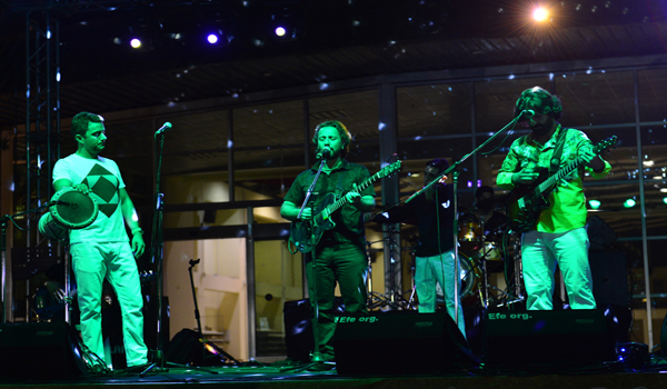 EŞREF VAKTİ İLE ELLER HAVADA