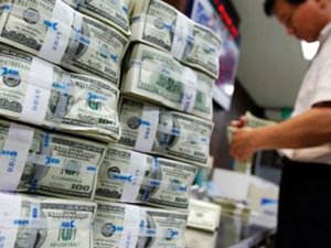 Yatağından 20 milyon dolar çıktı!