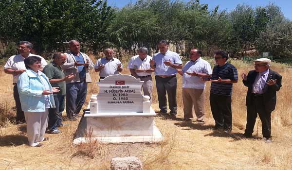 HÜSEYİN VE BEDRİ AKBAŞ MEZARI BAŞINDA ANILDI