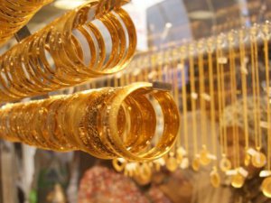 Duvarı delerek kuyumcuya giren hırsızlar 900 bin liralık altın çaldı