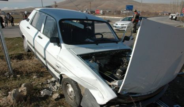 AFŞİN'DE TRAFİK KAZASI: 1 ÖLÜ