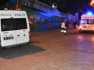 Sokakta tartıştığı eşini öldürüp intihar etti