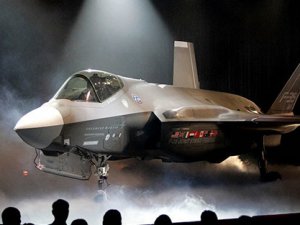 Trump, ABD'nin en pahalı silahına kafayı taktı...